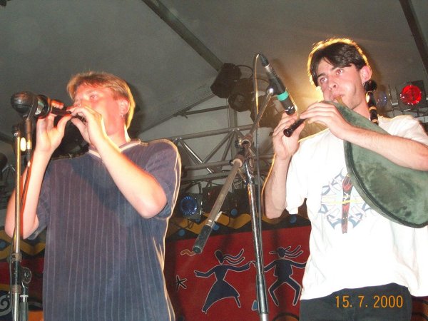 b2000_couple01.jpg (58659 octets)