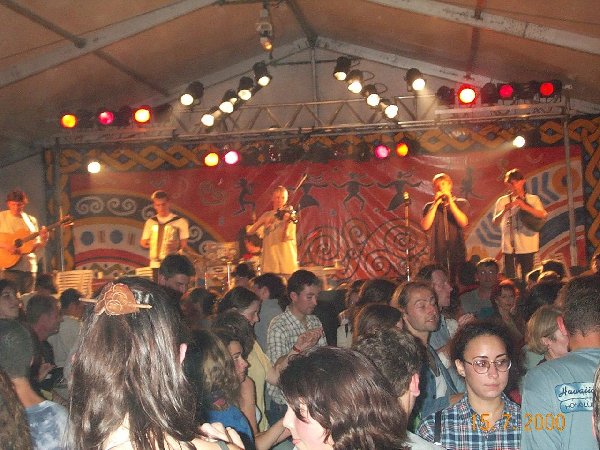 b2000_groupe17.jpg (82348 octets)