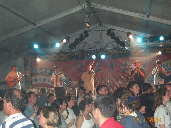 b2000_groupe19.jpg (73251 octets)
