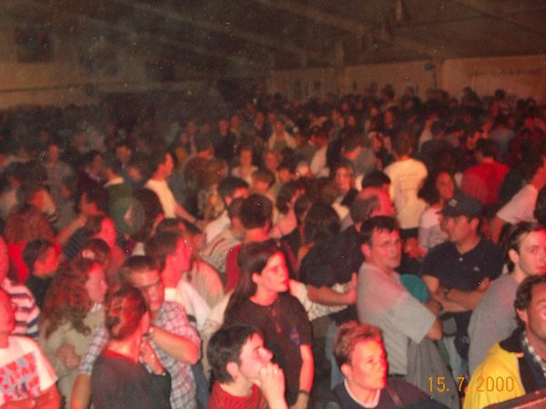 b2000_public07.jpg (53362 octets)