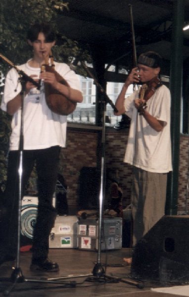 groupe_tombnuit98_3.jpg (45945 octets)