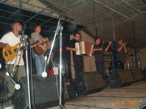 kerlouan00_groupe01.jpg (64913 octets)
