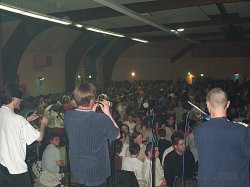 rostrenen_foule_karma2.jpg (12432 octets)
